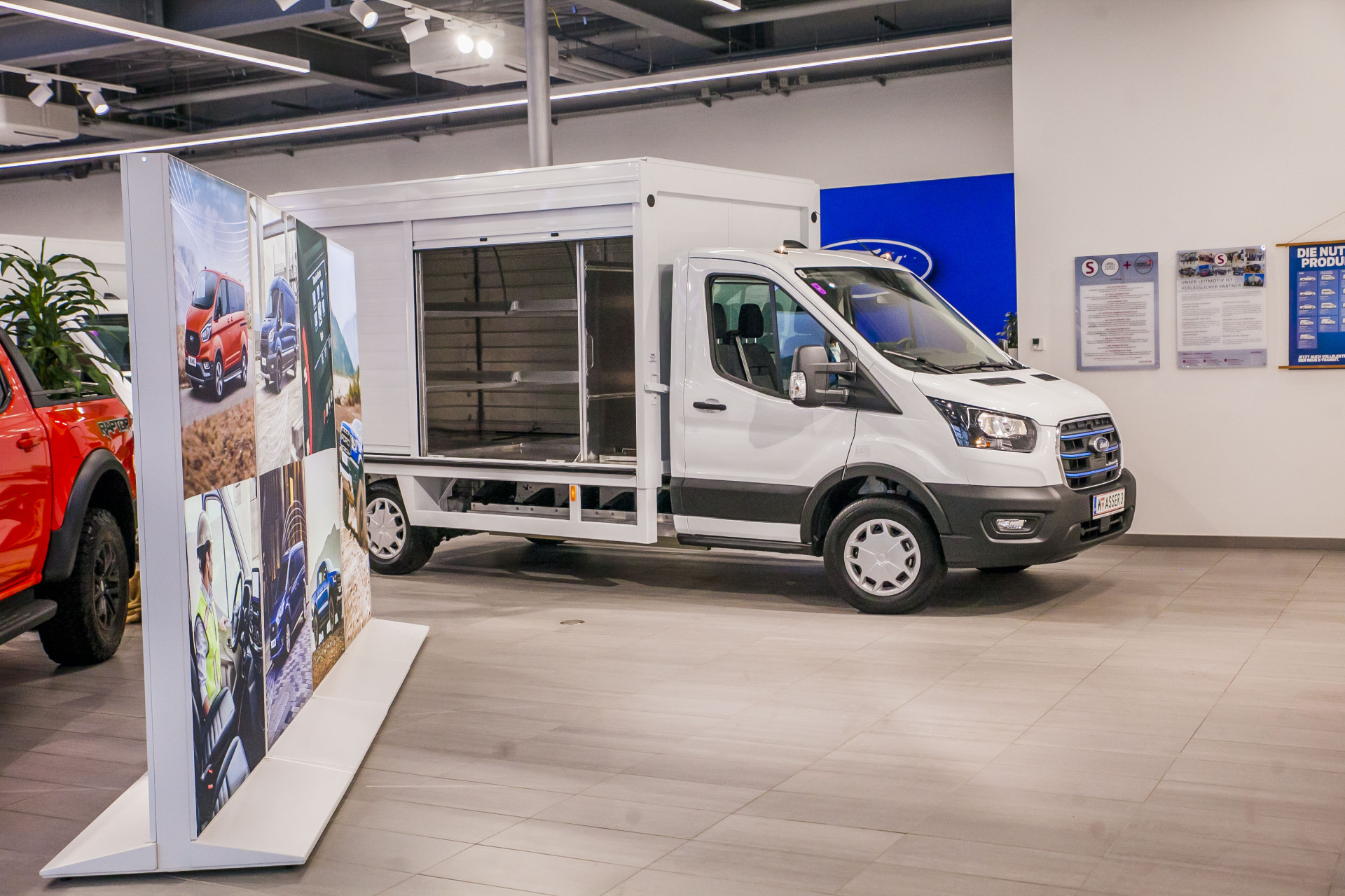 Auto Stahl Wien 22 Auslieferung Ford E-Transitmodelle Aquaalpina 20230725-022