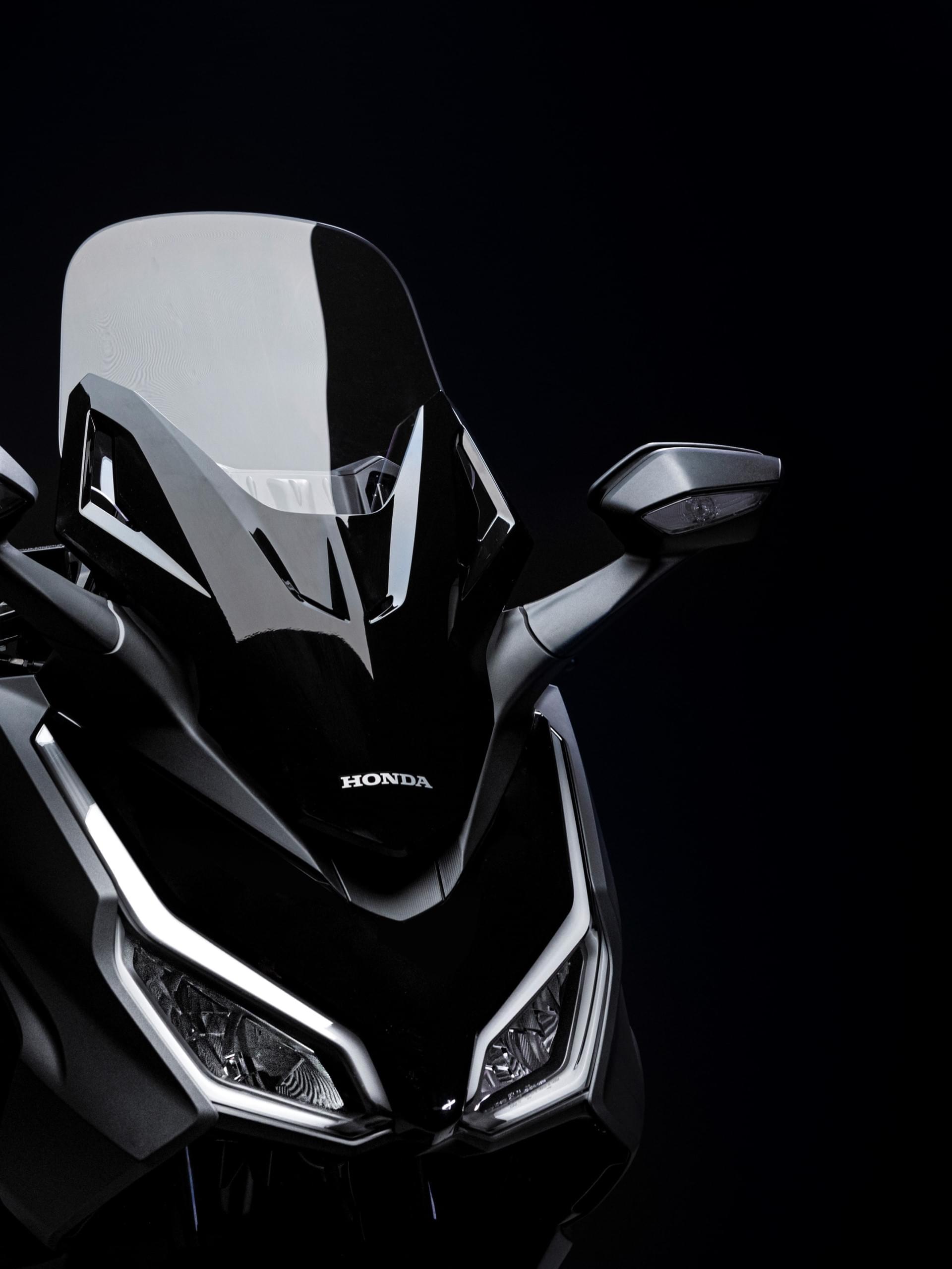 493139 25YM Honda Forza 125-2551x3400