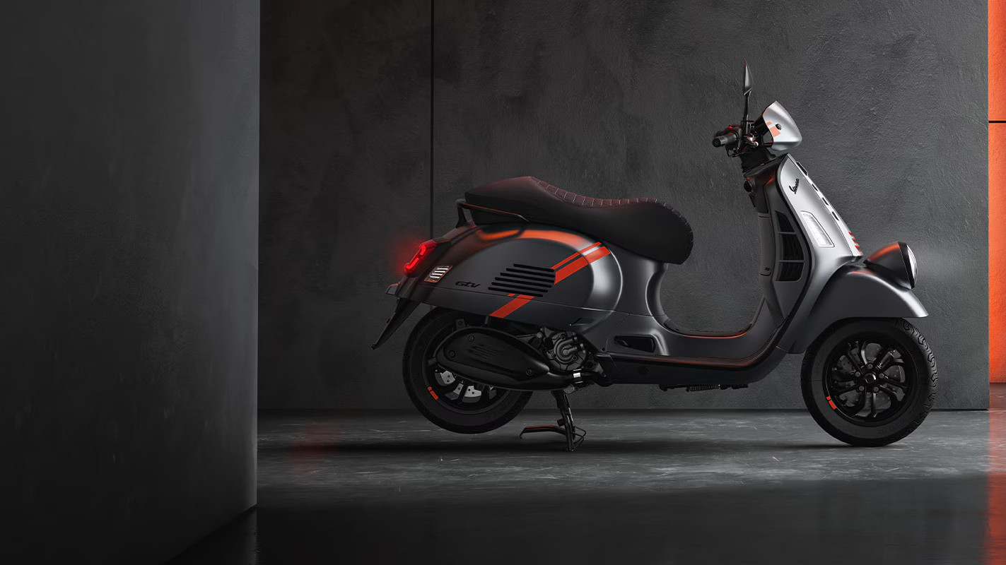 Vespa GTV hero 1920x800 2-1423x800