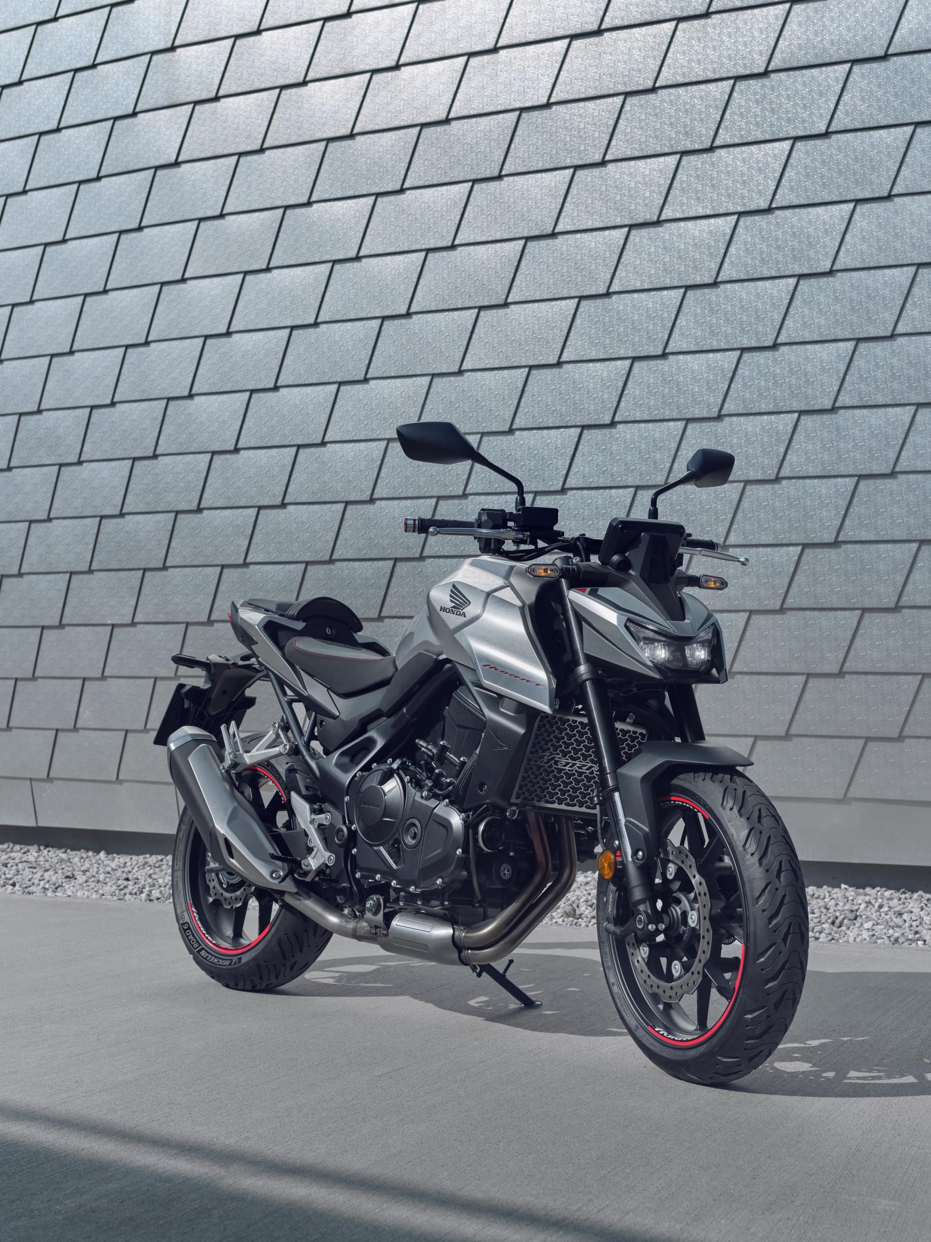 504994 25YM Honda CB750 Hornet-2550x3400