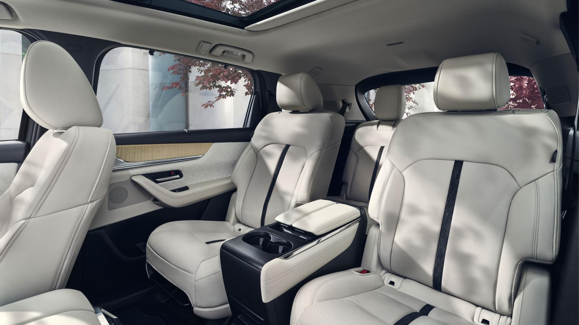 04-gallery-textblock-desktop-2-center-console