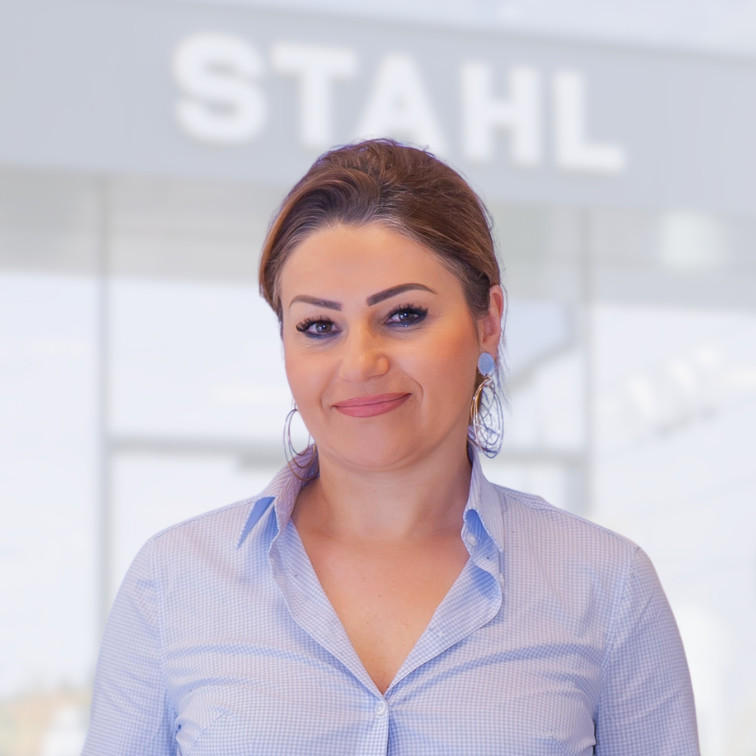 Mitarbeiterfotos Auto Stahl Website Team Assistentin Karosserie Wien 22 ISPAS Rodica-Mioara 2026-756x756