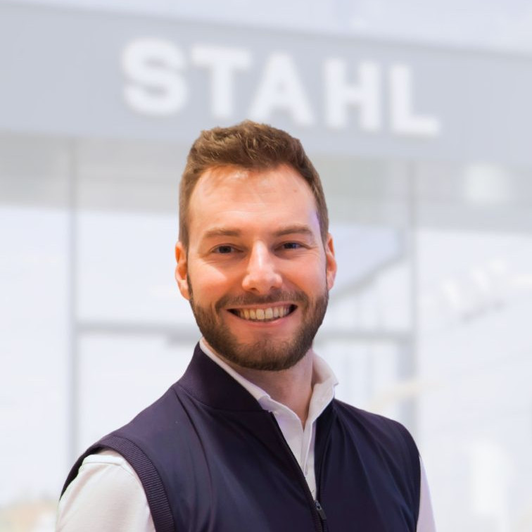Relaunch Mitarbeiterfotos  Auto Stahl Website 2026 Verkauf JLR Roman Lauscha-756x756