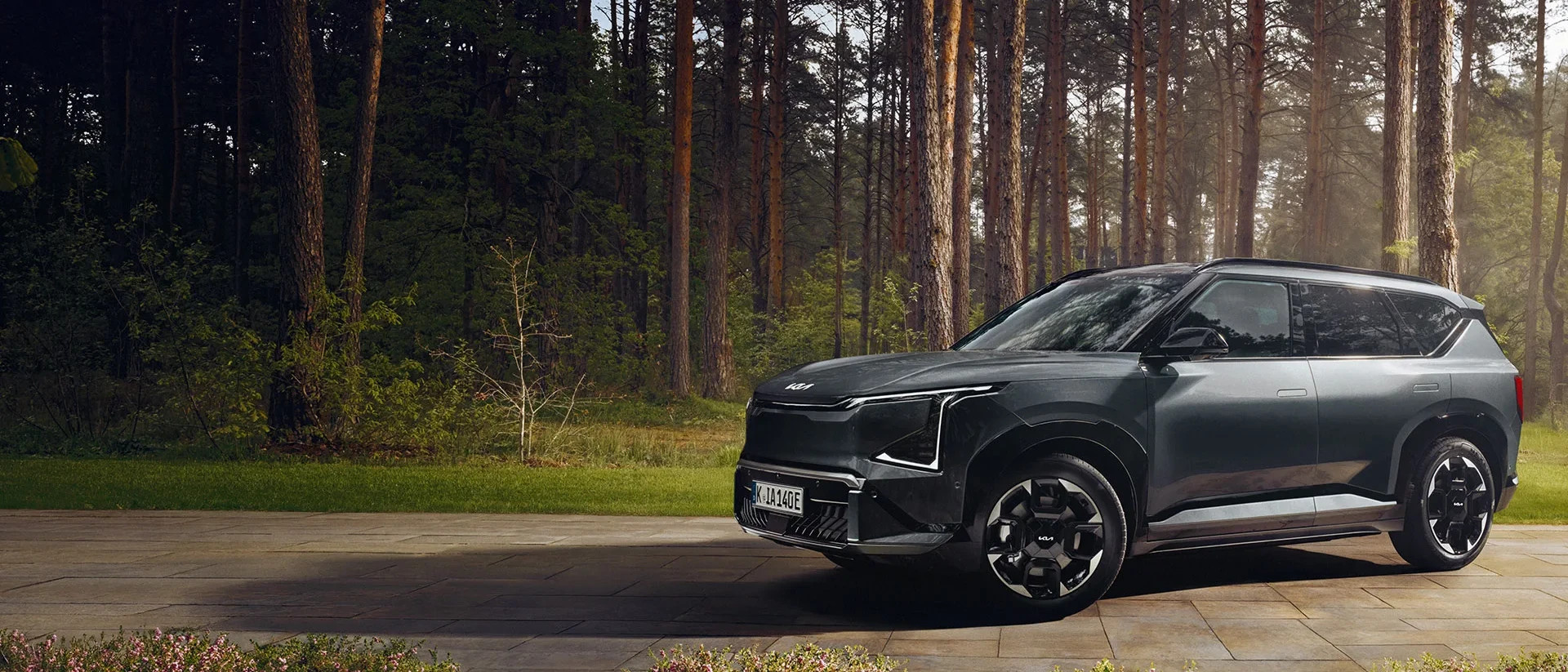 kia-EV5-GTL-my26-discover-header-w-2-1920x823