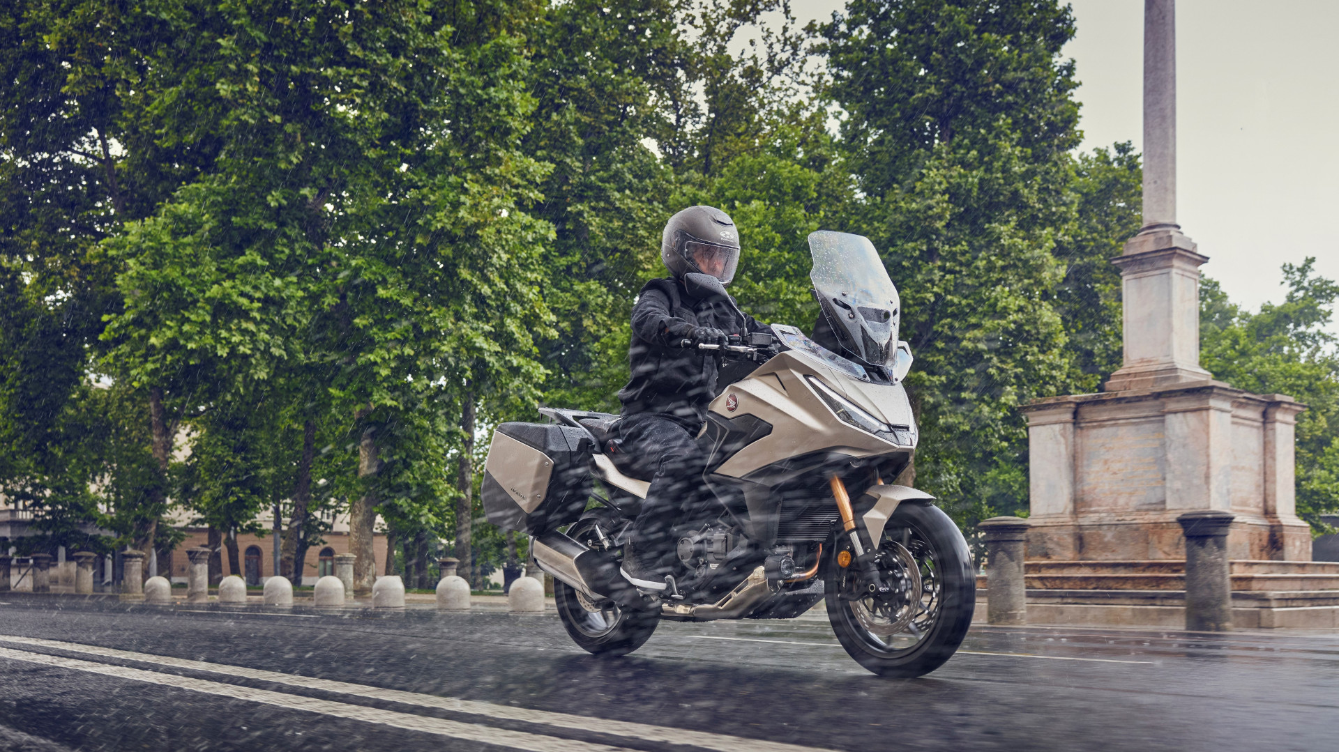 489849 25YM Honda NT1100-5100x2867