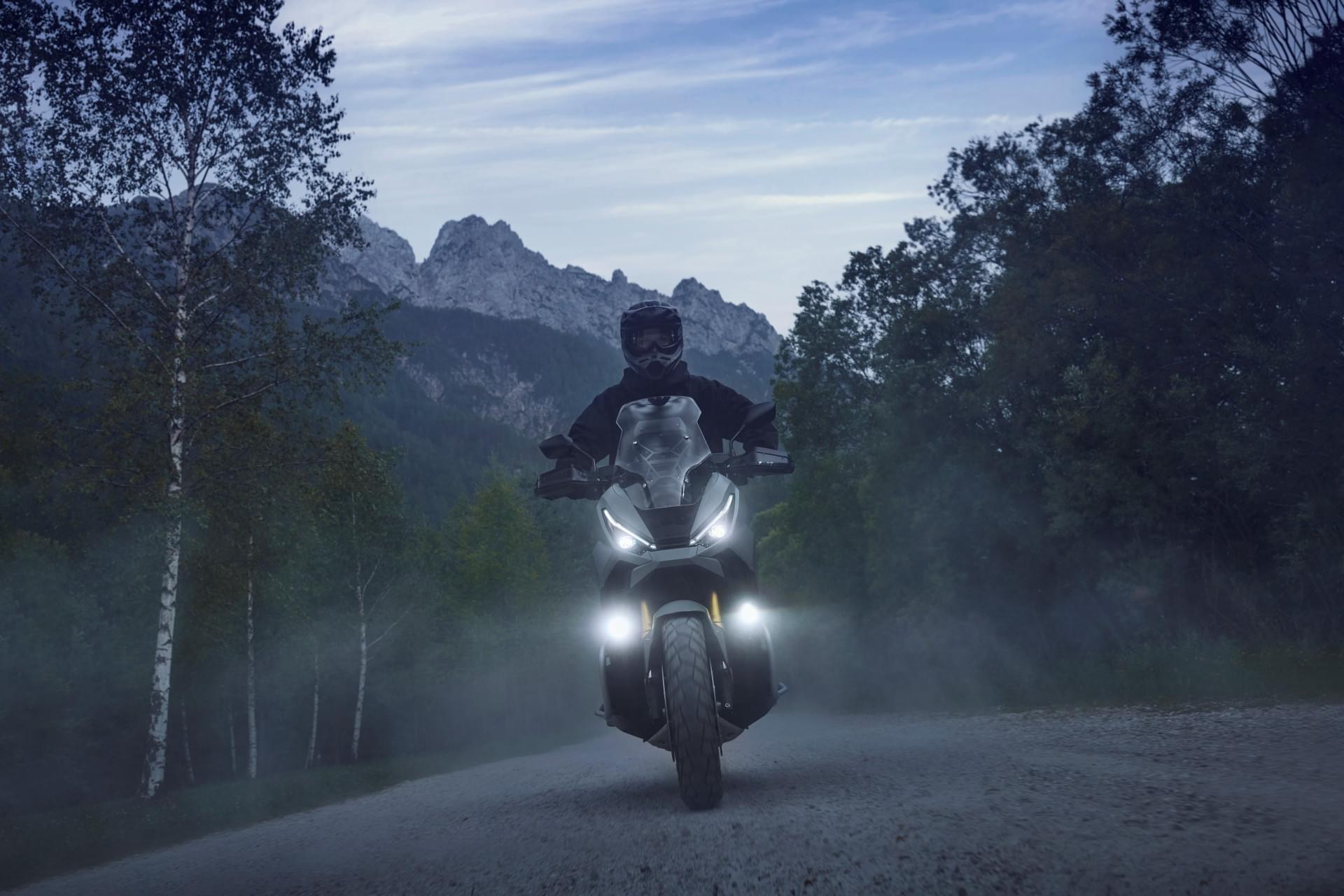 486163 25YM Honda X-ADV