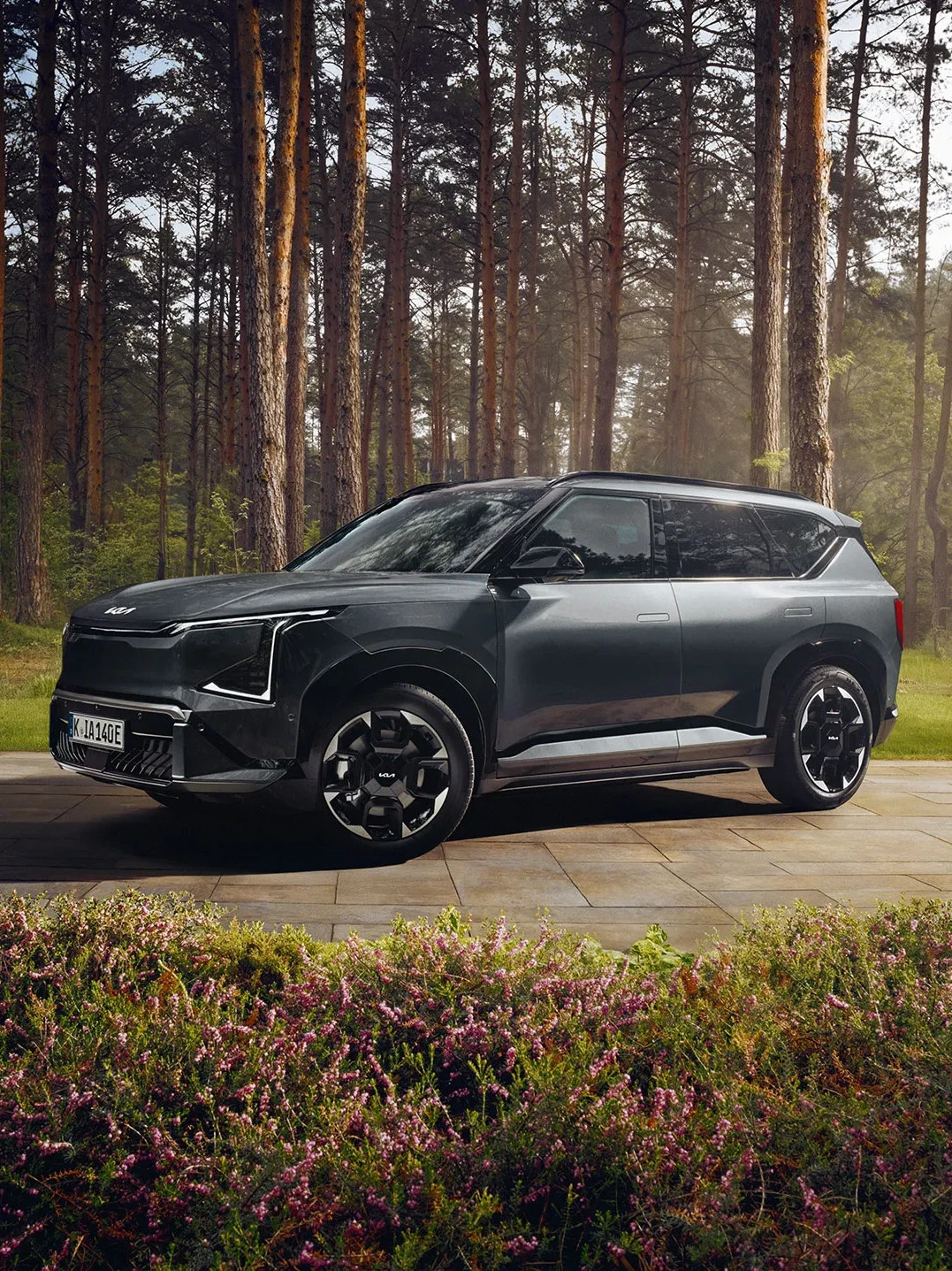 kia-EV5-GTL-my26-discover-header-w-2-1077x1437