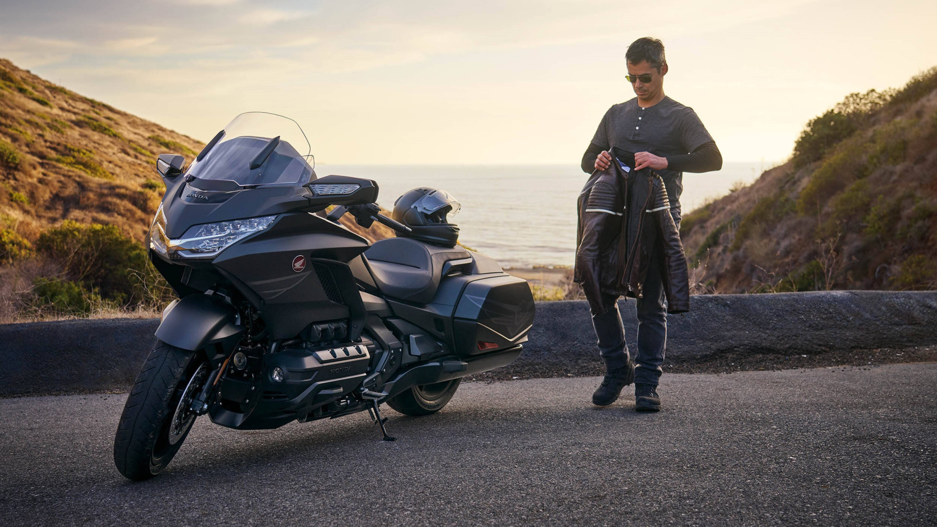 527338 25YM HONDA GL1800 GOLD WING-2500x1406