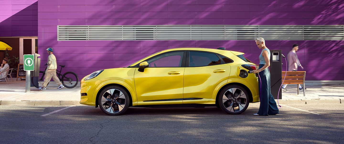 ford-e puma-eu-Large Card 08 PUMA CHARGING-16x9-1440x810-side-view-puma-charging-1440x606