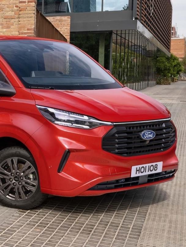 ford-Transit Limited-eu-fordExt Fr Static NoTalent V710-16x9-2160x1215.jpg.renditions.original-608x810