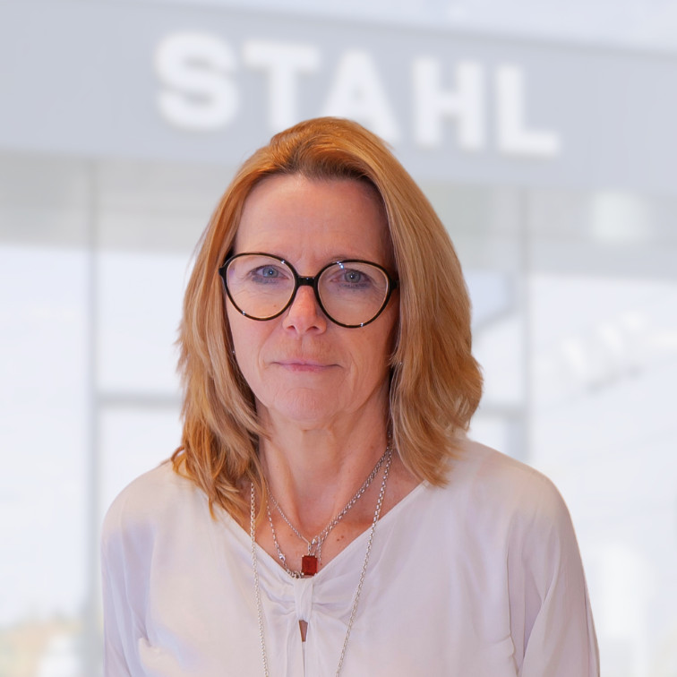 Mitarbeiterfotos Auto Stahl Website Kundendienst Assistent Wien 22 Susanne Vondrak 2026-756x756