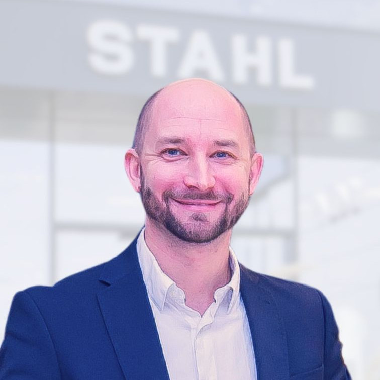 Mitarbeiterfotos Auto Stahl Website Martin Obritzberger Verkaufsberater JLR Wien 23 2026-756x756