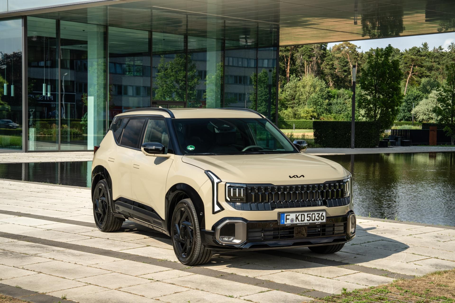 kia seltos x-line awd tan beige static highres-001