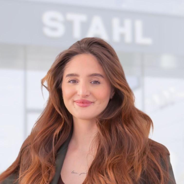 Auto Stahl Chiara Weber Verkaufsberaterin Volvo JLR Auto Stahl Wien 22-756x756