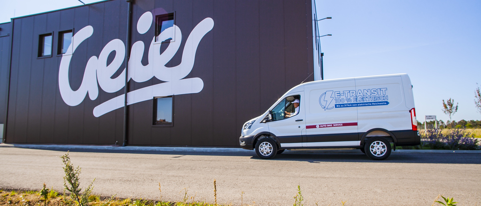 Auto-Stahl-Wien-22-Fotoshooting-Kundenmagazin-FordE-Transit-Gerald-Geier-20220811-16-3861x1654