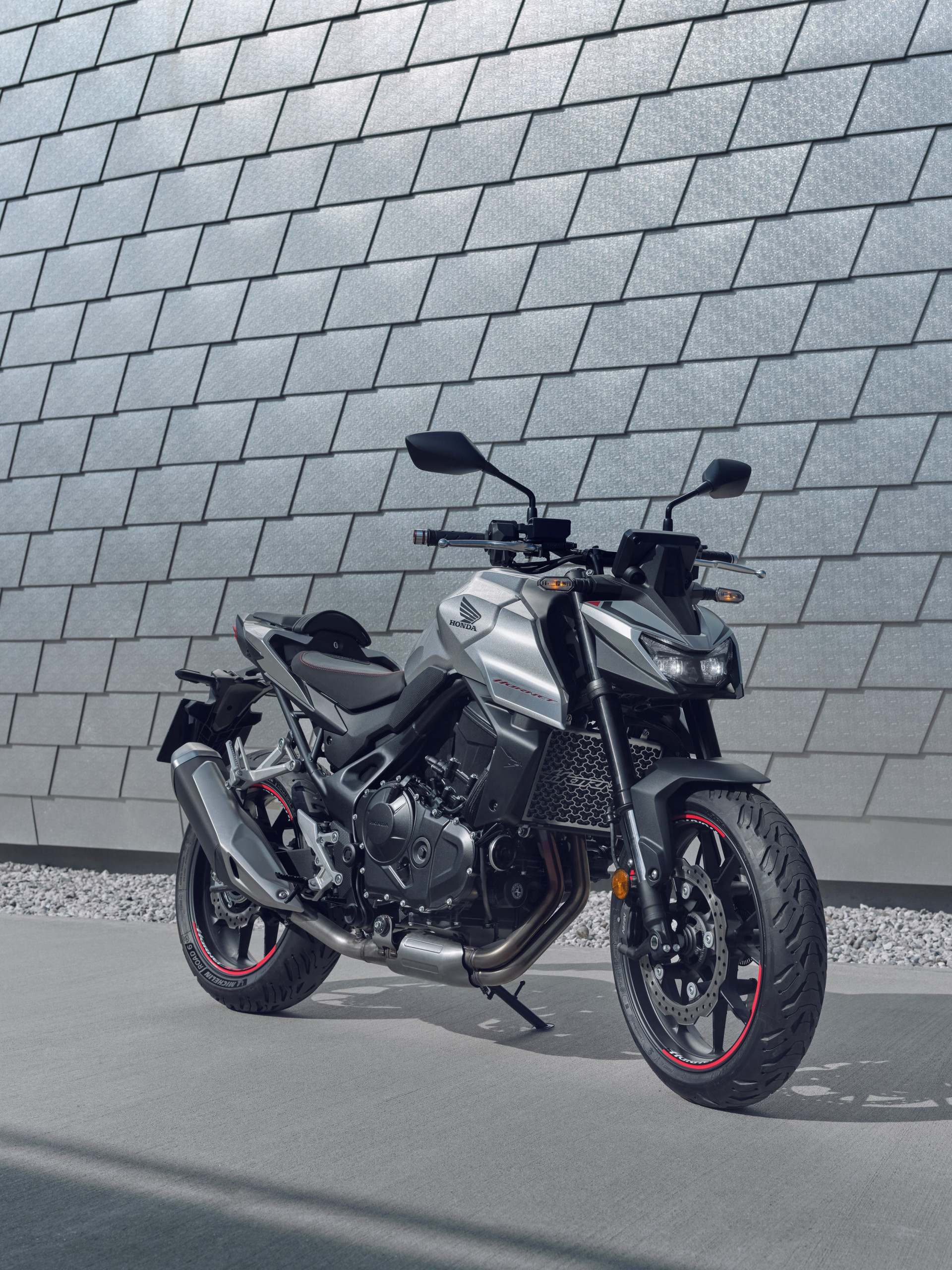 504994 25YM Honda CB750 Hornet-2550x3400