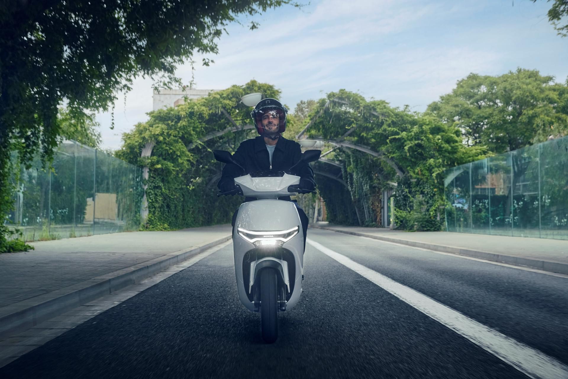 504501 25YM Honda CUV e