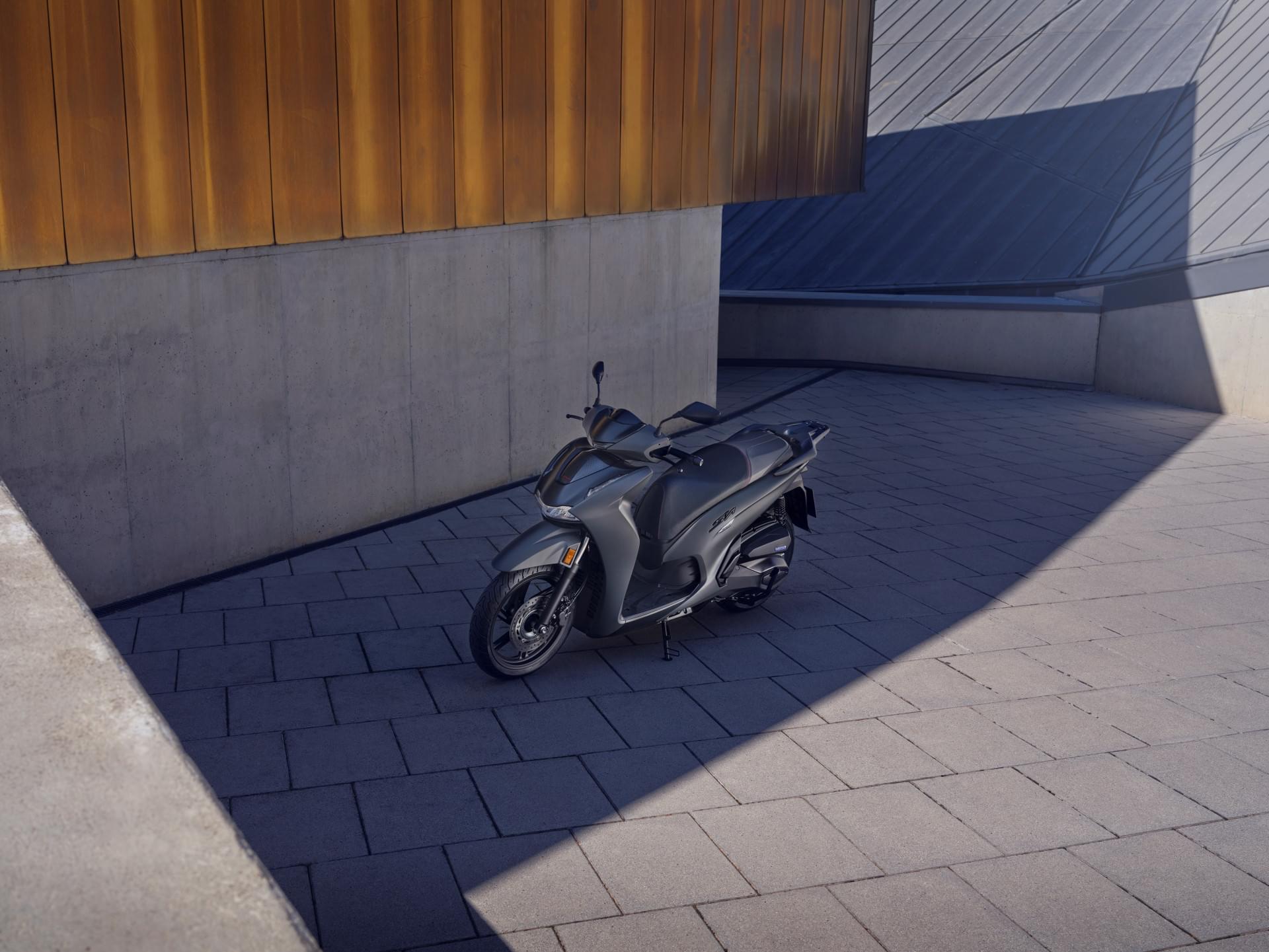 504777 25YM Honda SH350i