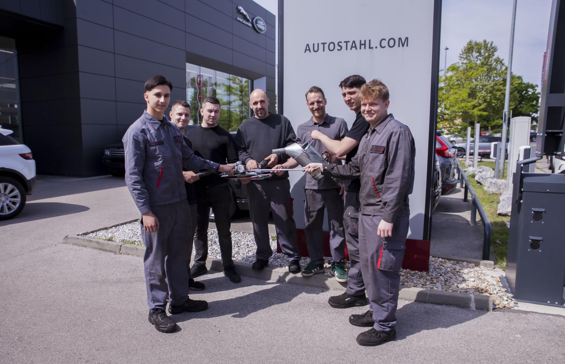 Auto Stahl Wien 23 – Teamfotos Werkstatt Wien 23 – 202505-029-5397x3480