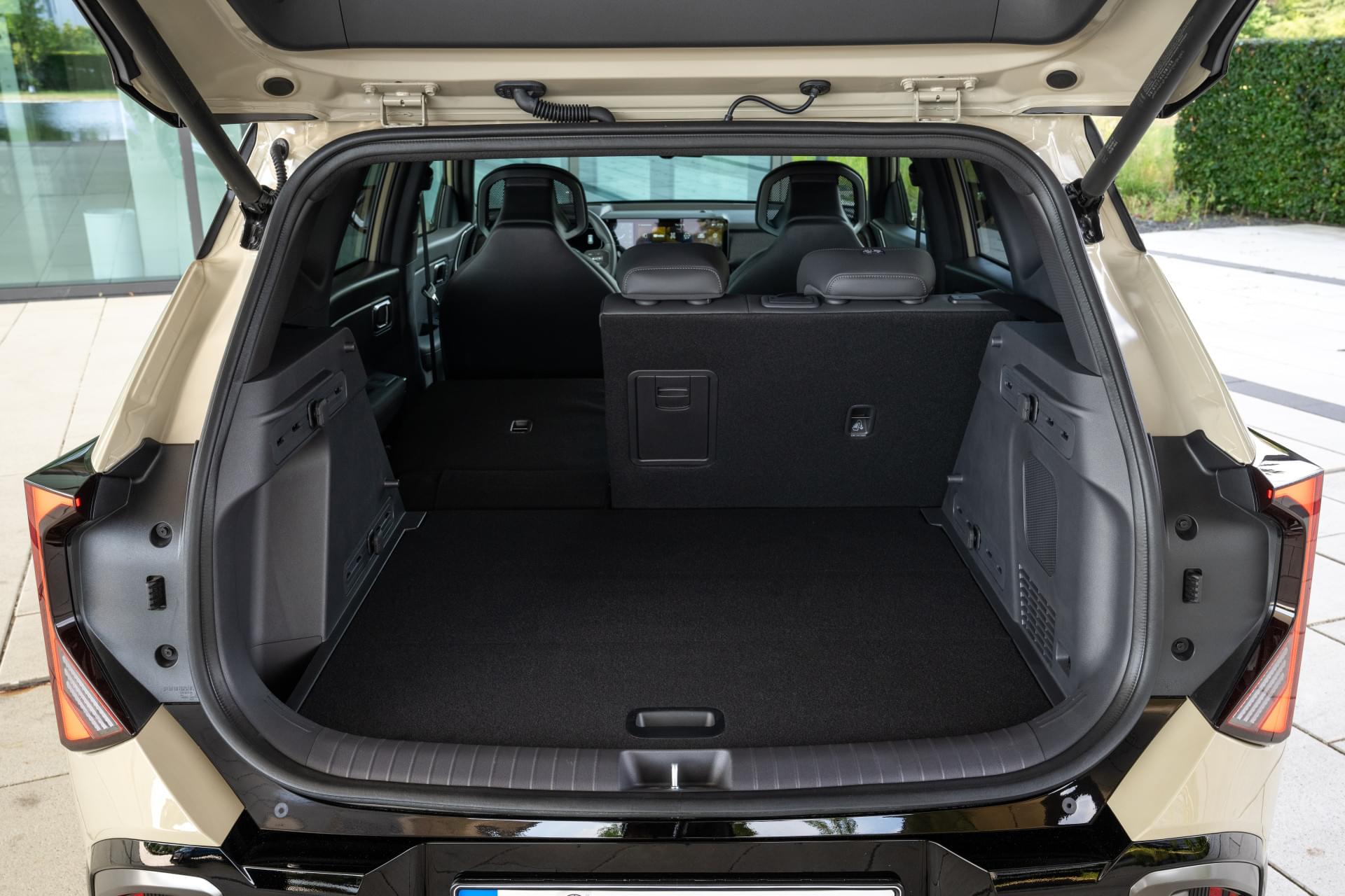 kia seltos x-line awd tan beige interior highres-029