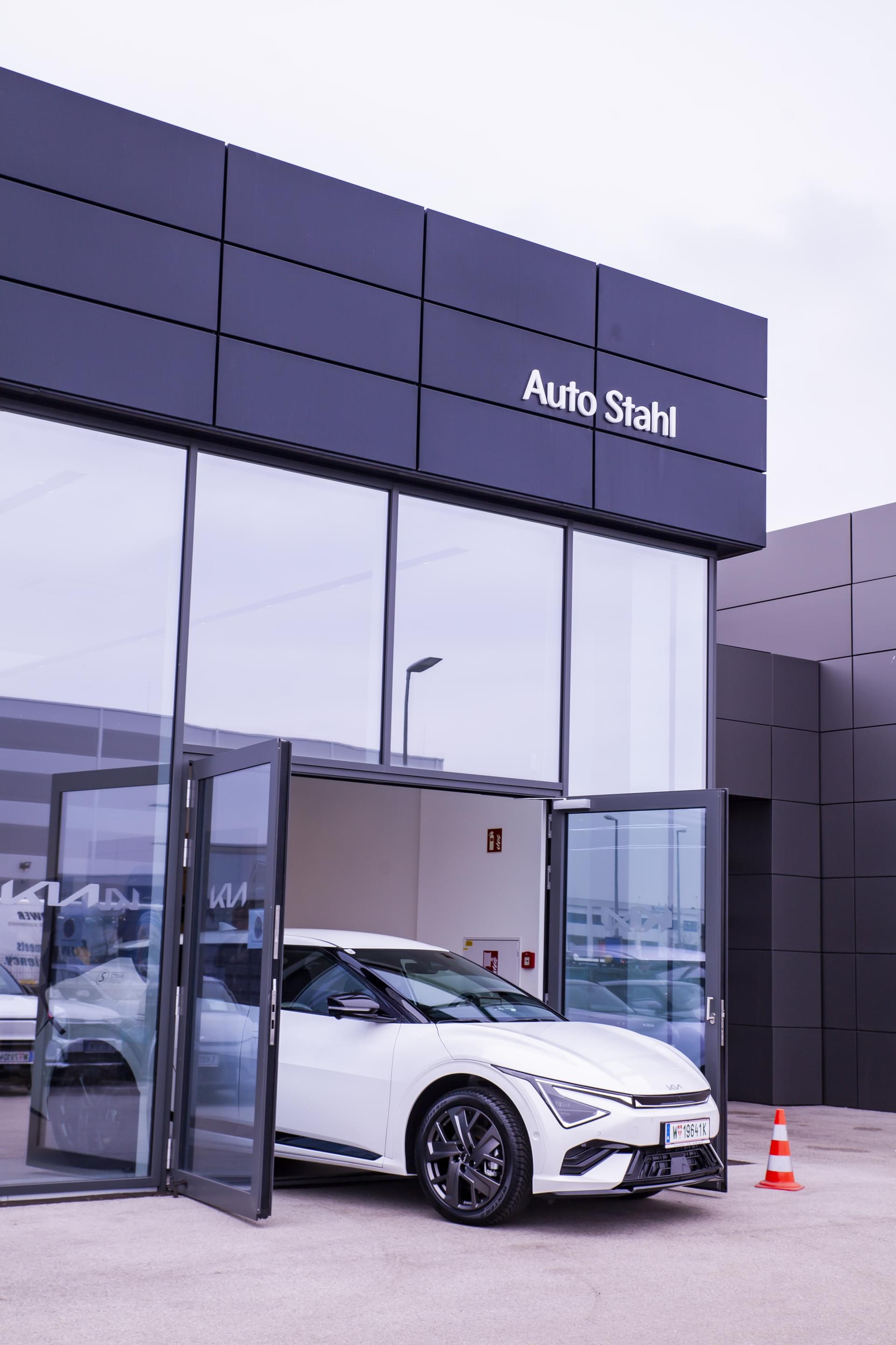 Auto Stahl Wien 22 – Kia – Sponsoring Jedermann – Philipp Hochmair 20260209-078