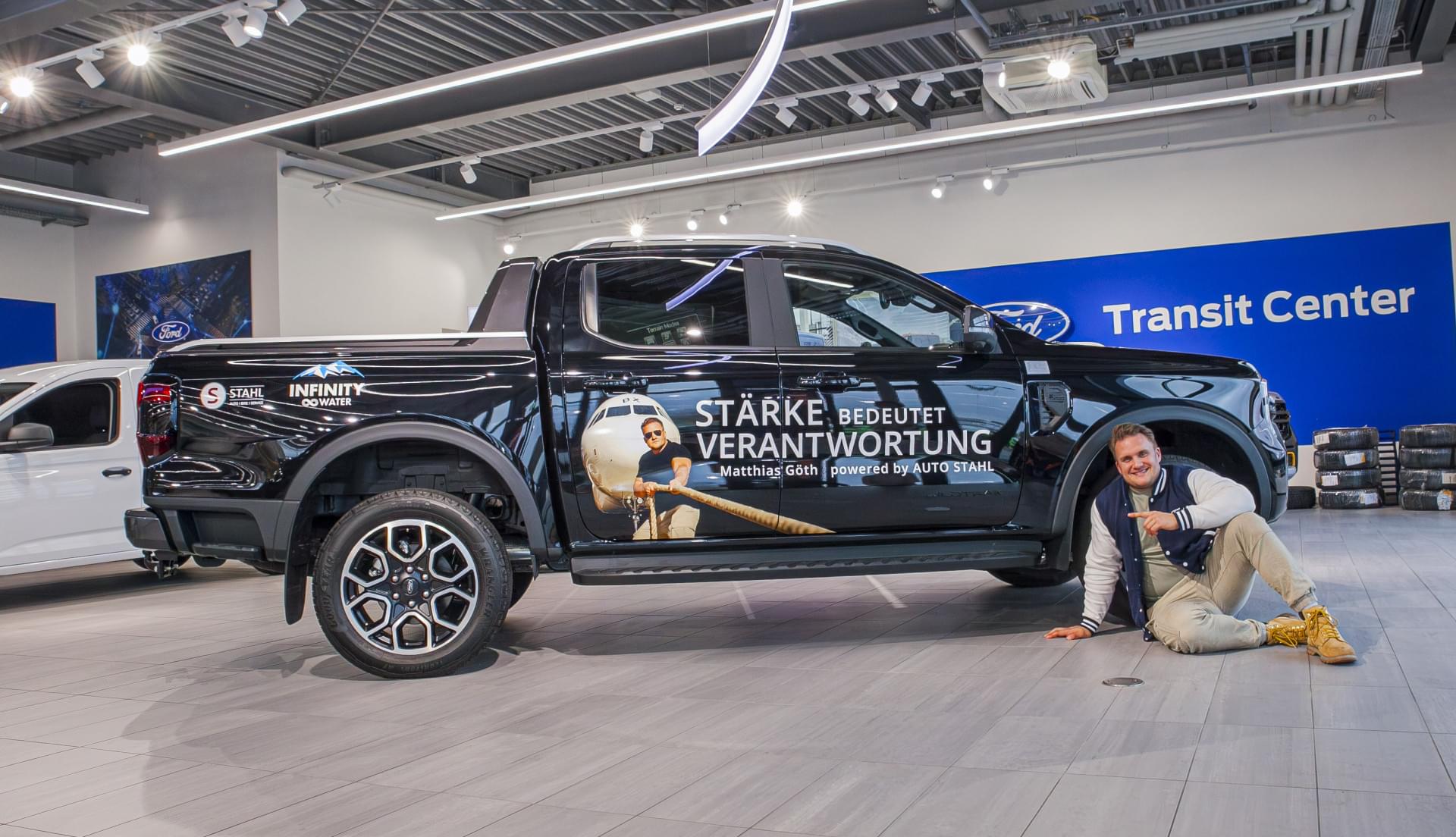 Auto Stahl Wien 22 – Strongman Matthias Göth Ford Ranger Übergabe 20260331-159-3309x1902