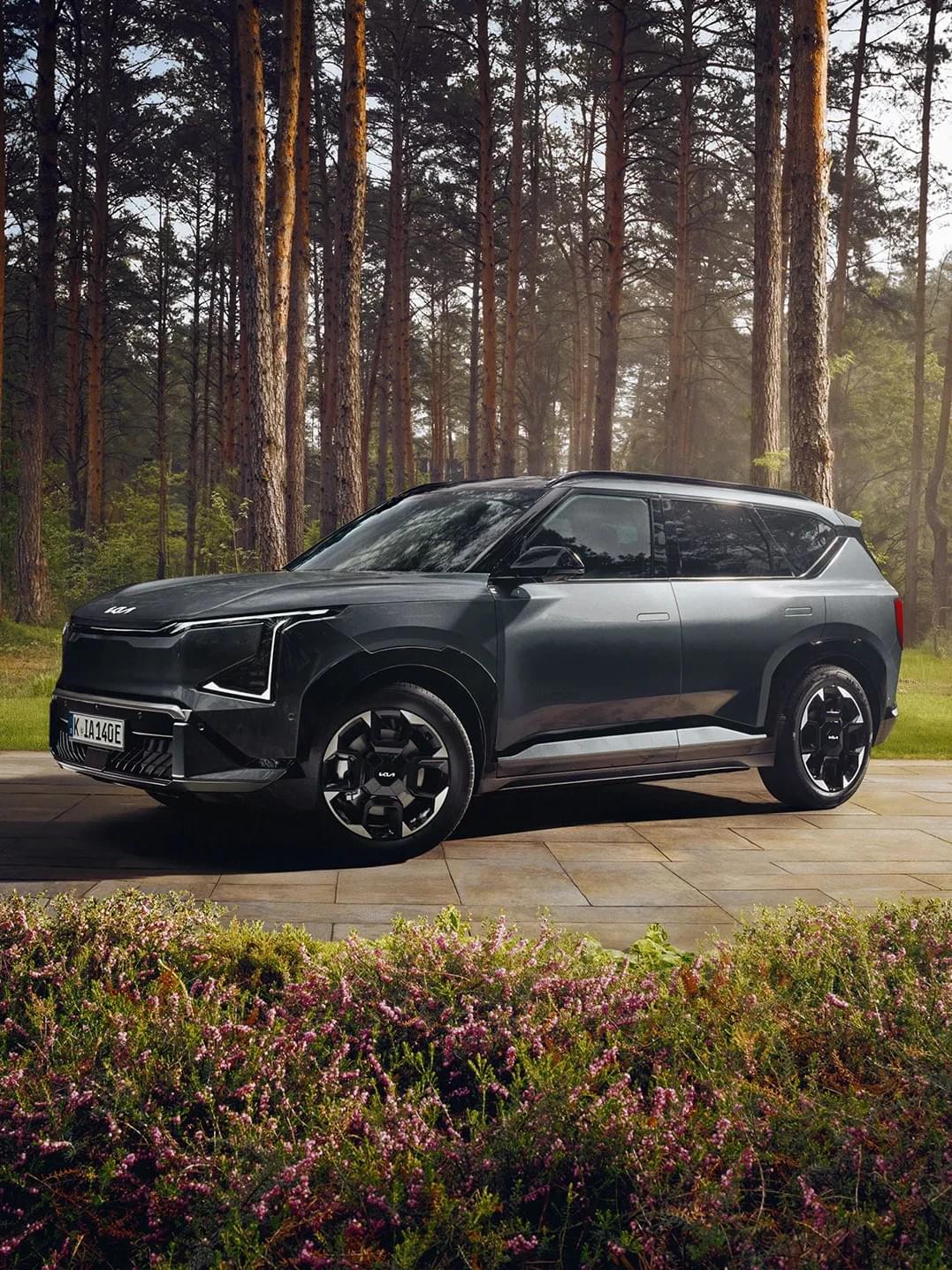 kia-EV5-GTL-my26-discover-header-w-2-1077x1437