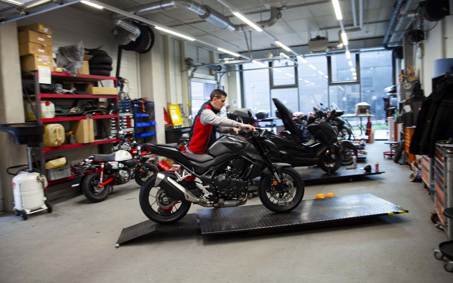 Auto Stahl Wien 22 Motorrad Auswinterung Philip Weiss 202504-06-5318x3323