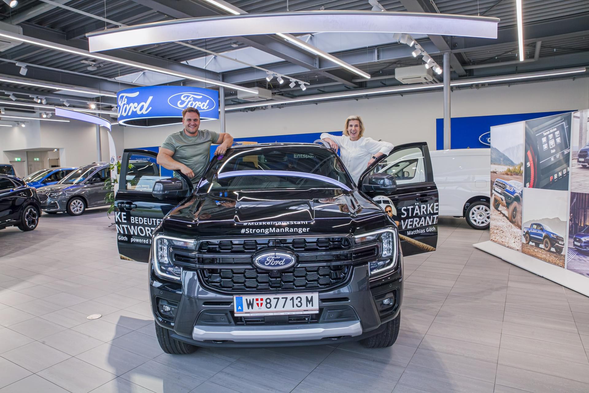Auto Stahl Wien 22 – Strongman Matthias Göth Ford Ranger Übergabe 20260331-146