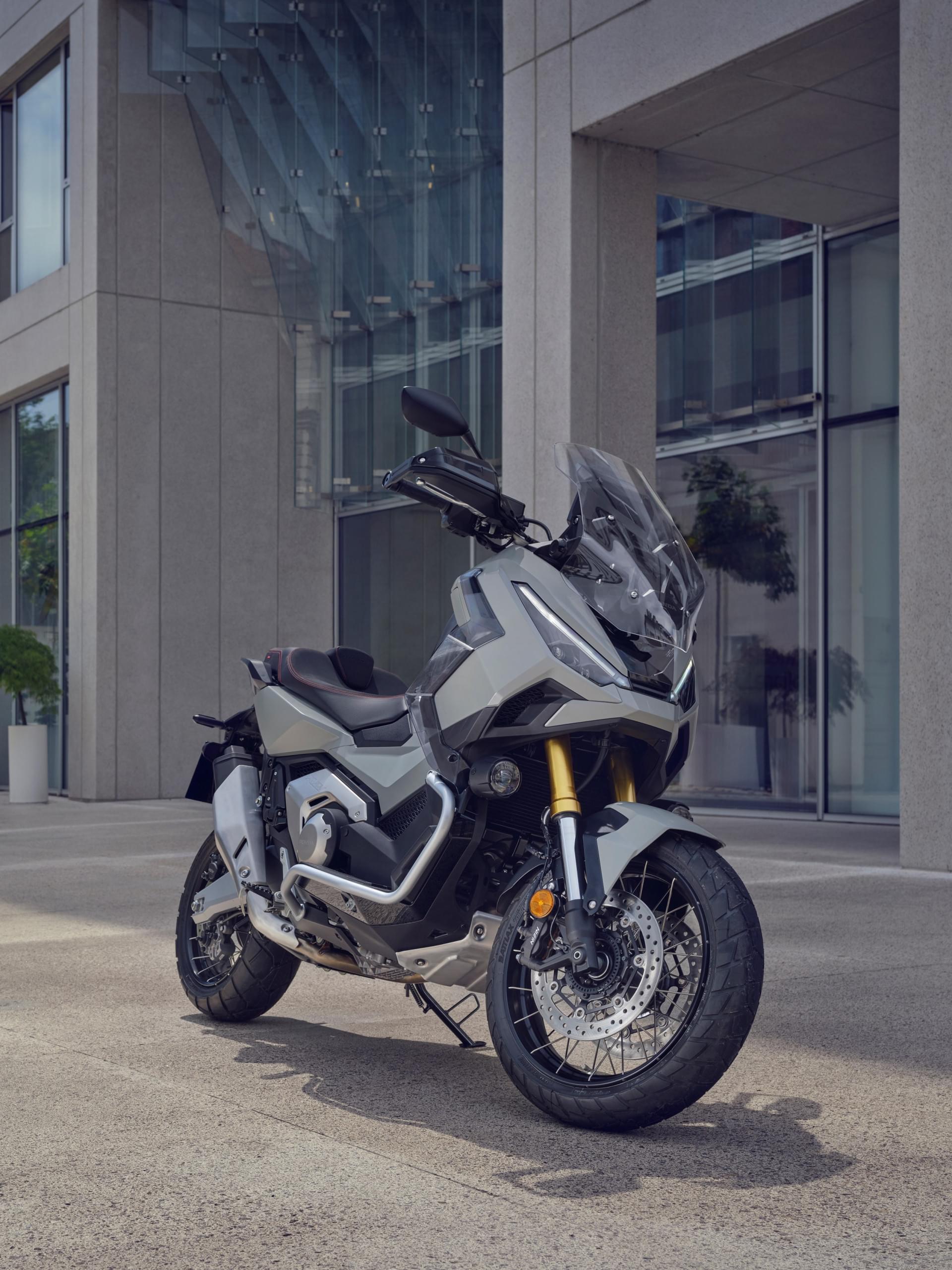 486198 25YM Honda X-ADV-2549x3400