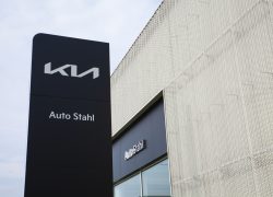 Auto Stahl Wien 21 – Neue Kia CI – Schauraum Außen und Innenaufnahmen 202504-05