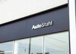 Auto Stahl Wien 21 – Neue Kia CI – Schauraum Außen und Innenaufnahmen 202504-13