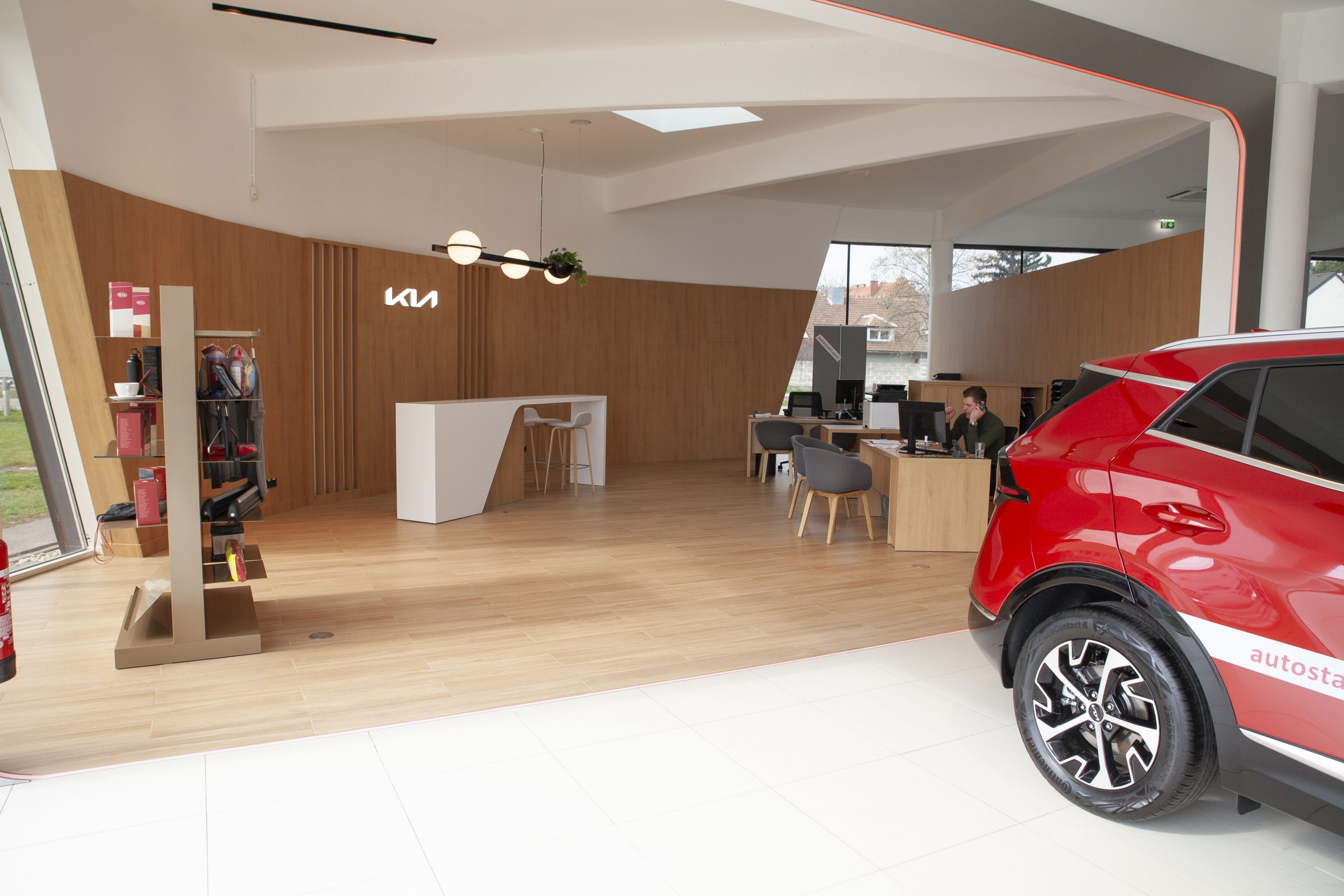 Auto Stahl Wien 21 – Neue Kia CI – Schauraum Außen und Innenaufnahmen 202504-60