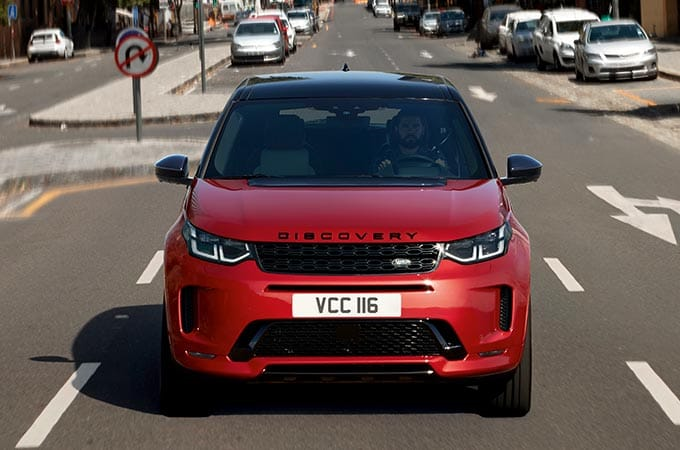 Auto Stahl der neue Discovery Sport 2019 Frontansicht Straße Rot