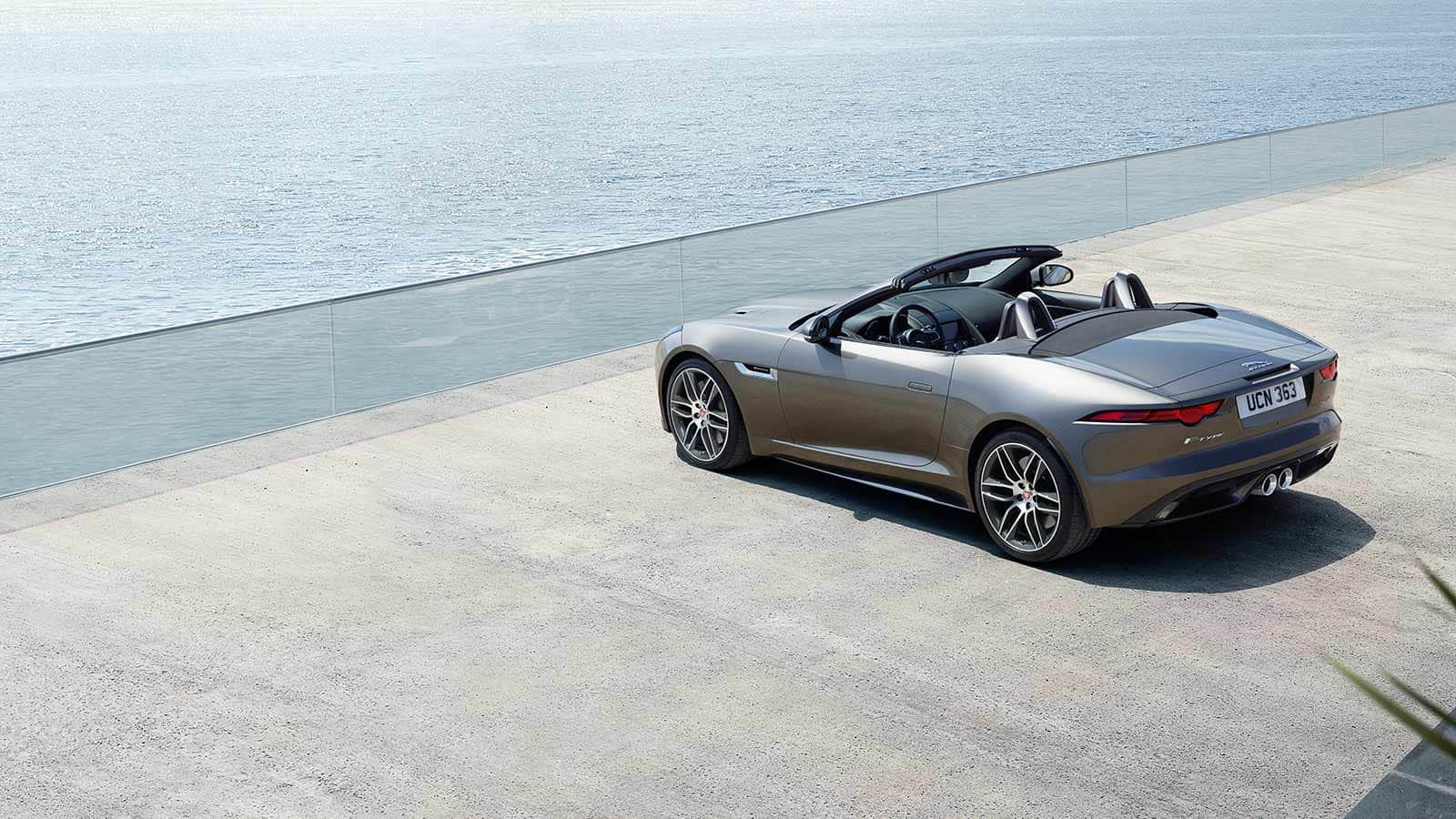 Jaguar F-Type SVR Cabriolet Strand Silber Seitenansicht