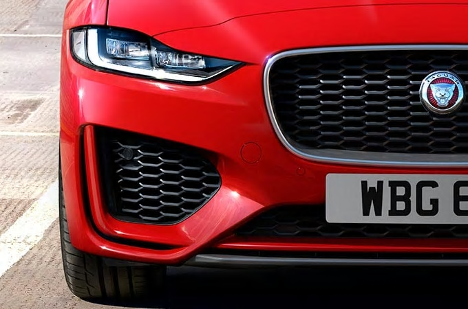 Auto Stahl der neue Jaguar XE 2019 Frontansicht