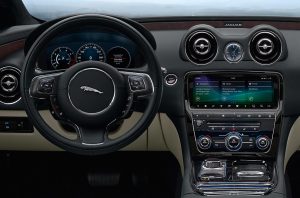 Jaguar XJ Innenansicht Schwarz Lenkrad Mittelkonsole
