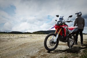 HONDA CRF250 Rally ABS bei Auto Stahl Frontansicht