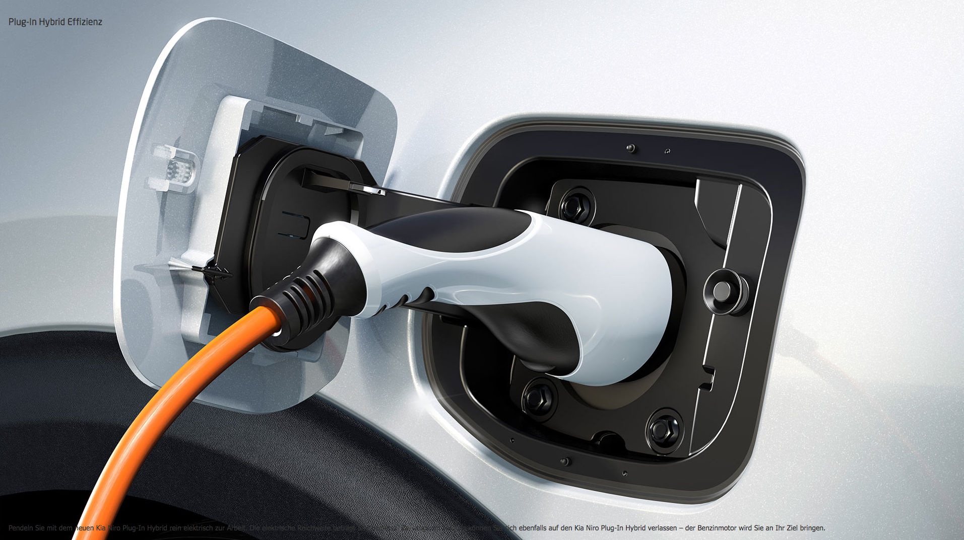 Kia Niro Plug-in Hybrid bei Auto Stahl beim Tanken
