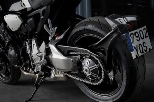 Honda Bike CB1000R 2018 bei Auto Stahl Schwarz Silber Hinterreifen