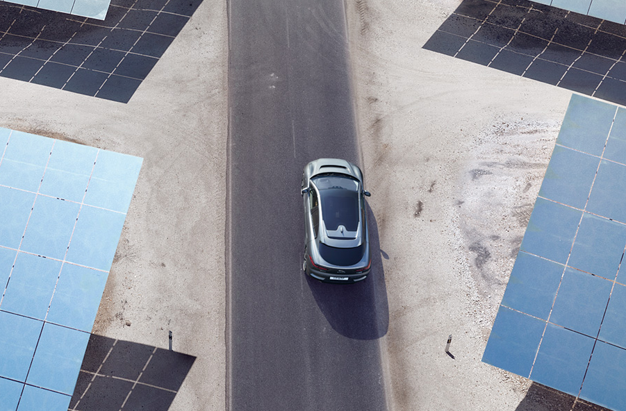 Jaguar I-Pace bei Auto Stahl Vogelperspektive Sand Grau Panoramadach