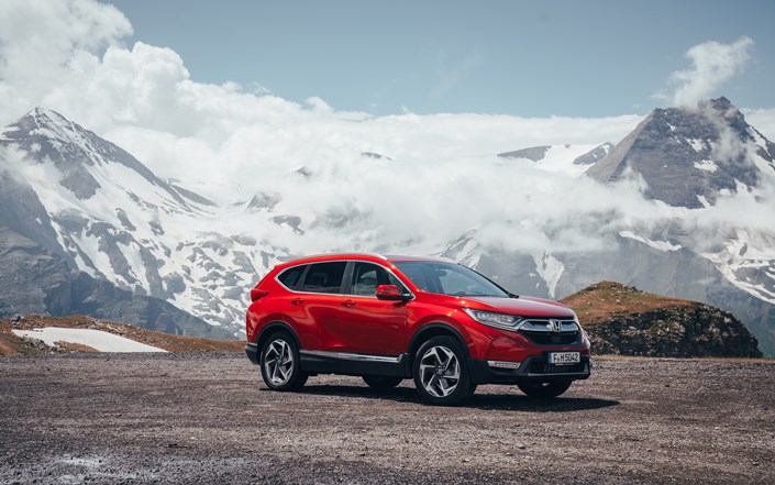 Honda CR-V 2018 Benziner Seitenansicht Rot Outdoor Auto Berge