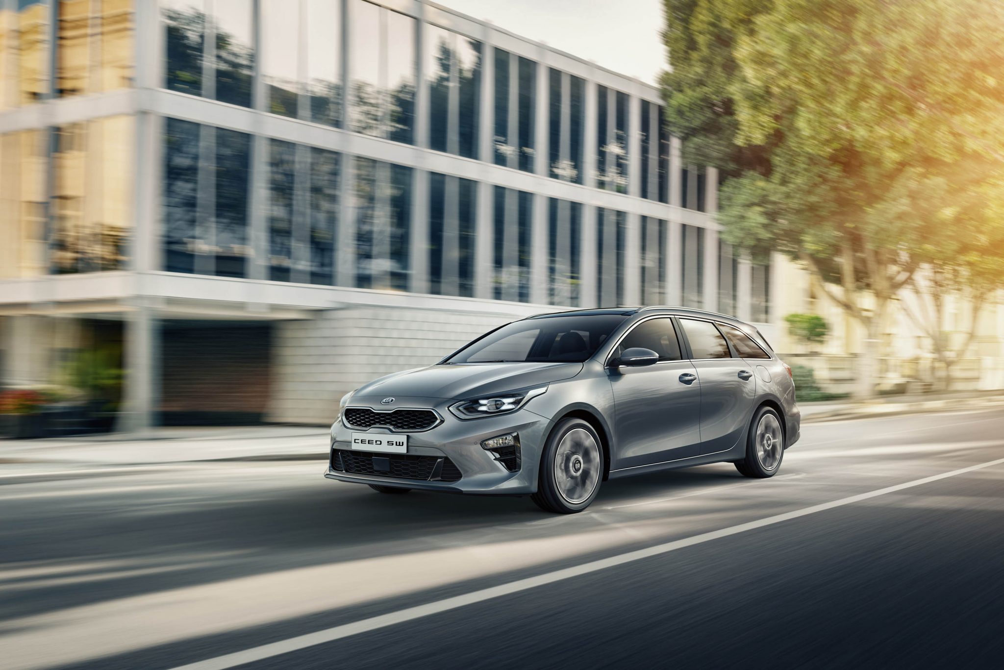 Kia c'eed SW 2019 Seitenansicht Front Grau Auto StahlCity Fahrt