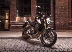 Honda CB650R 2019 bei Auto Stahl Seitenansicht Seitenständer Schwarz Scheinwerfer