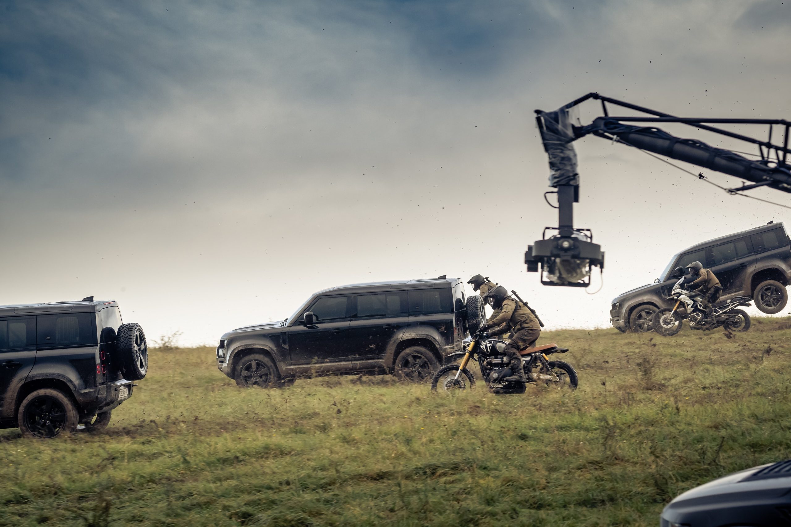 Land Rover Defender bei Auto Stahl Modellbild James Bond