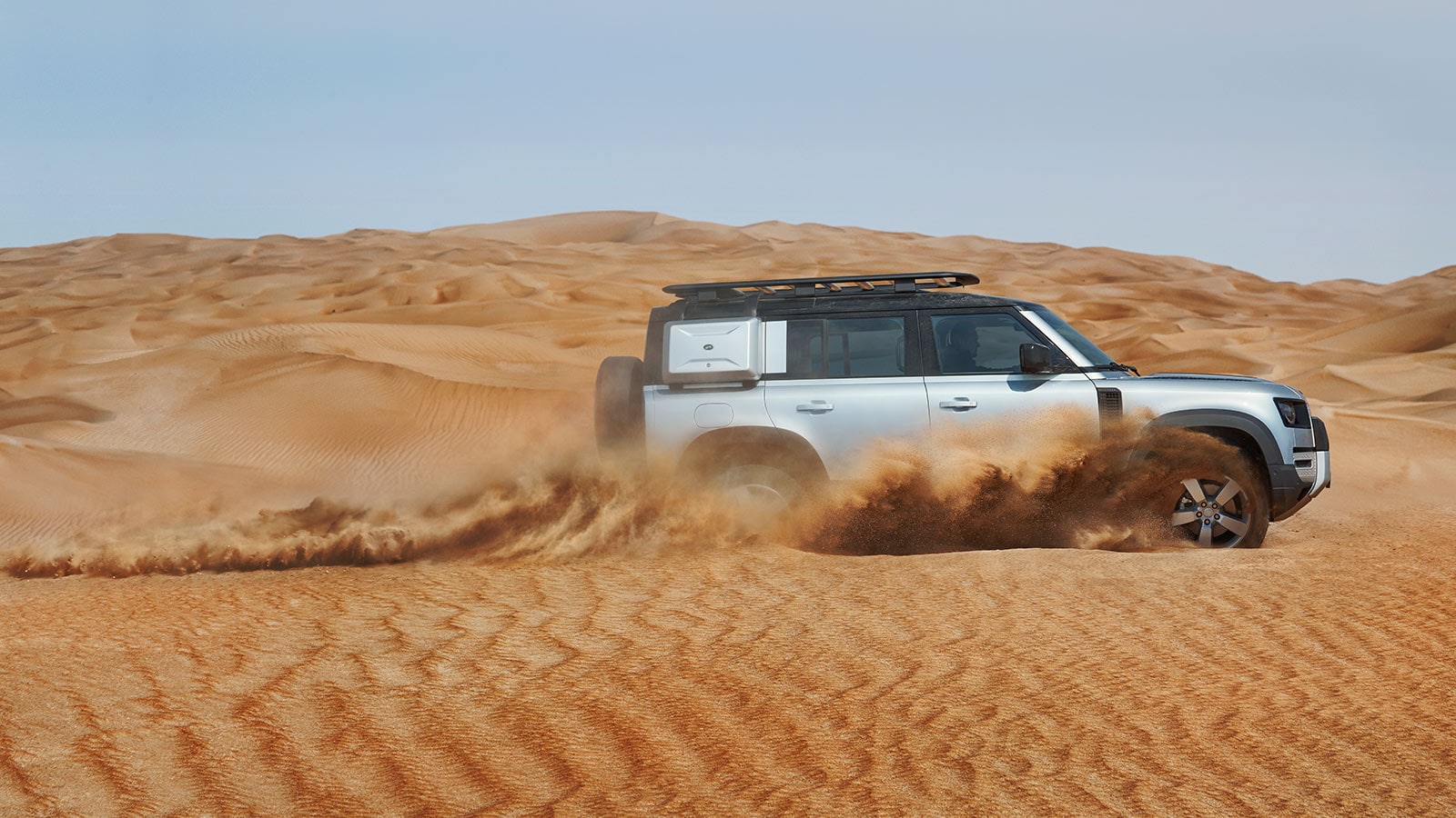 Land Rover Defender bei Auto Stahl in der Wüste Modellbild