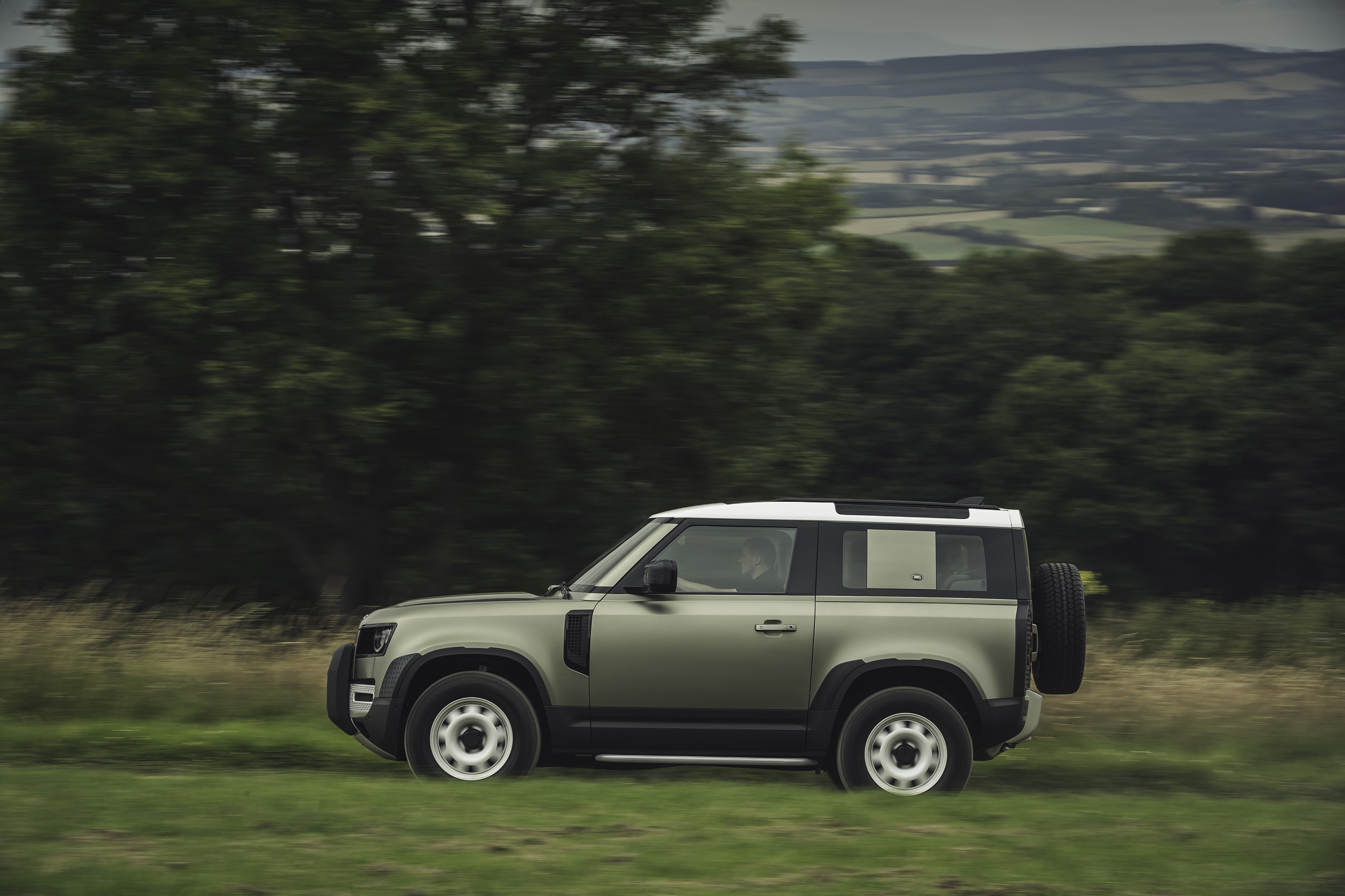 Land Rover Defender 90 bei Auto Stahl Seitenansicht