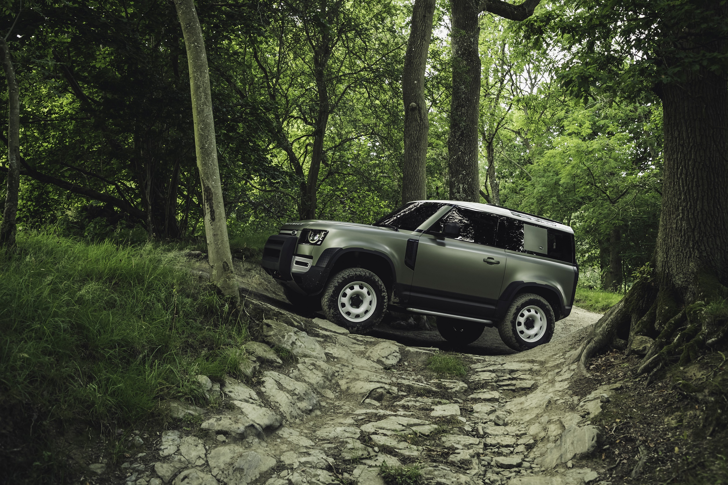 Land Rover Defender 90 bei Auto Stahl Seitenansicht