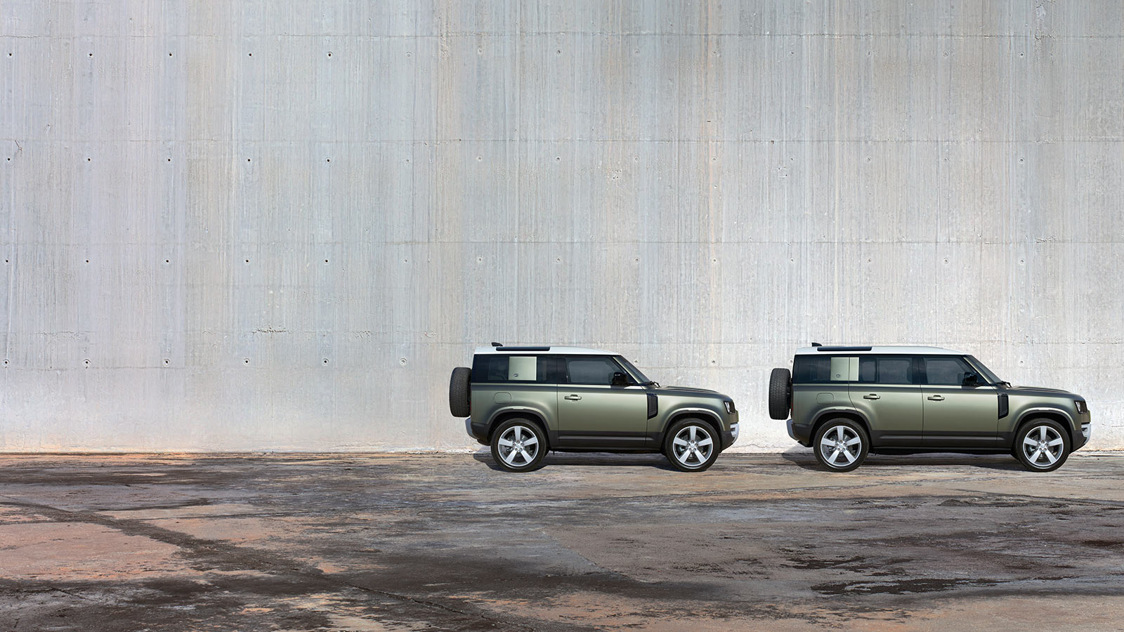 Land Rover Defender 110 und Defender 90 bei Auto Stahl Modellbild