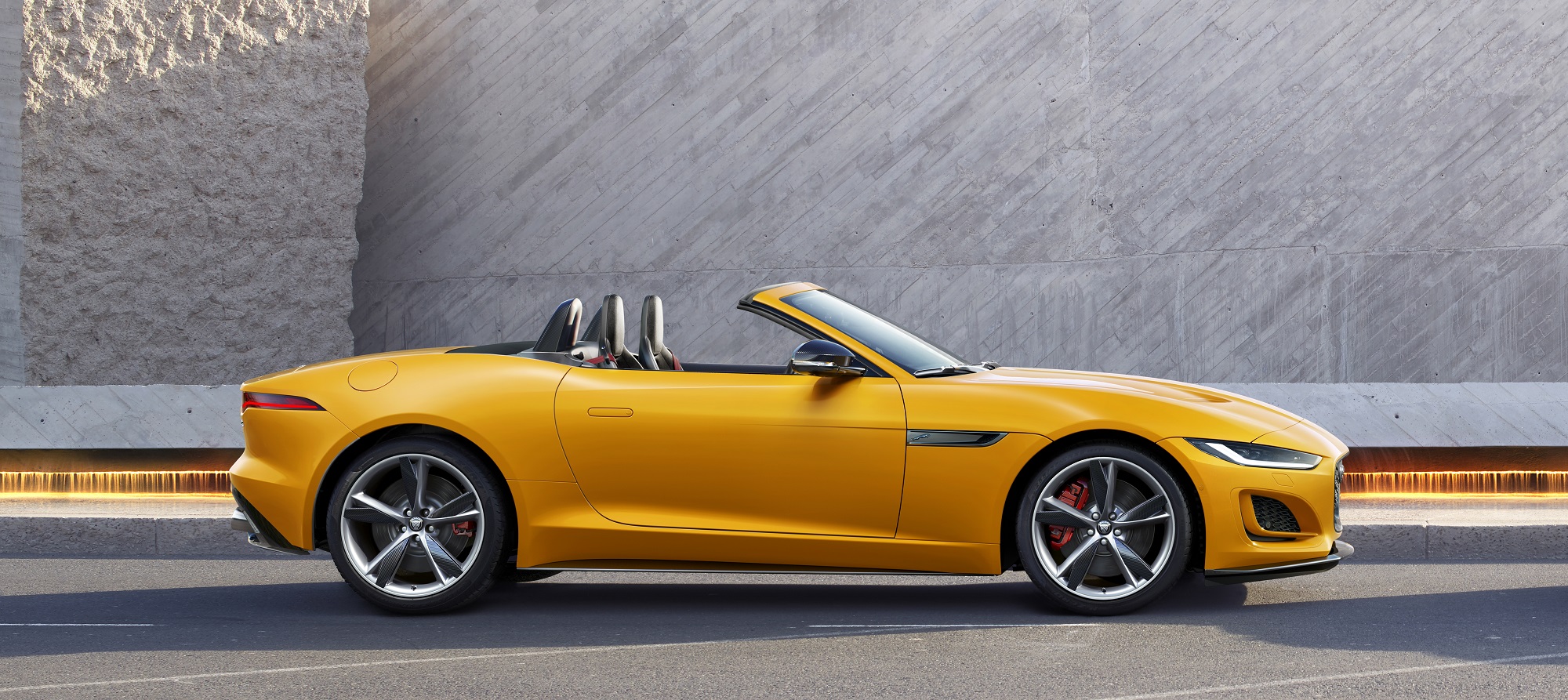 Der neue Jaguar F-Type bei Auto Stahl Seitenansicht